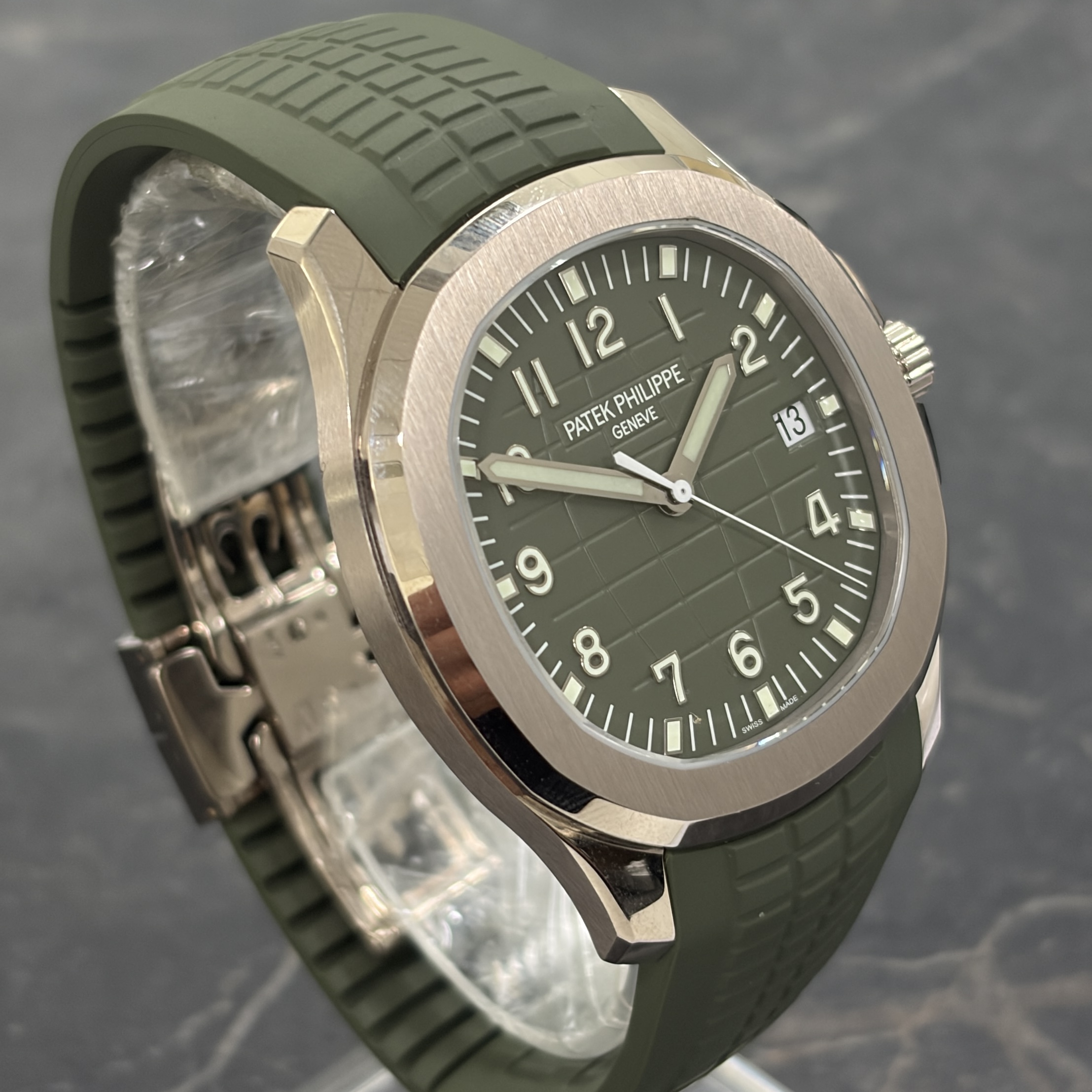 Patek Philippe Aquanaut 5168G White Gold, Green 2021